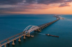 Крым с Краснодарским краем теперь соединяет автомобильный и железнодорожный мост.