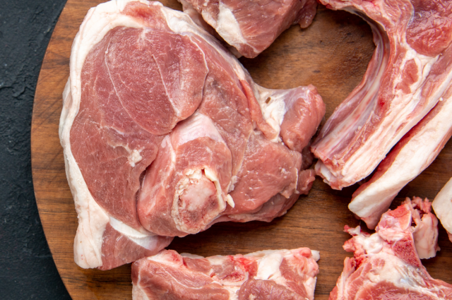По мнению специалиста, пусть порция мяса ограничивается хотя бы ста граммами, но они должны быть. 