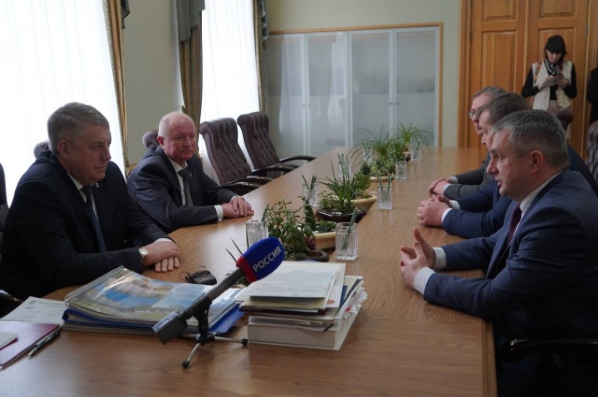 Брянский губернатор встретился с делегацией Гомельской области