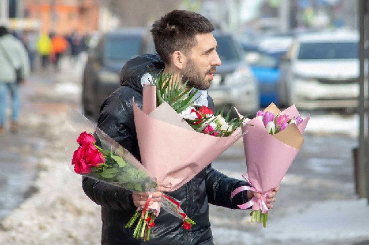Цветы для дам. В Москве можно получить бесплатный букет к 8 марта