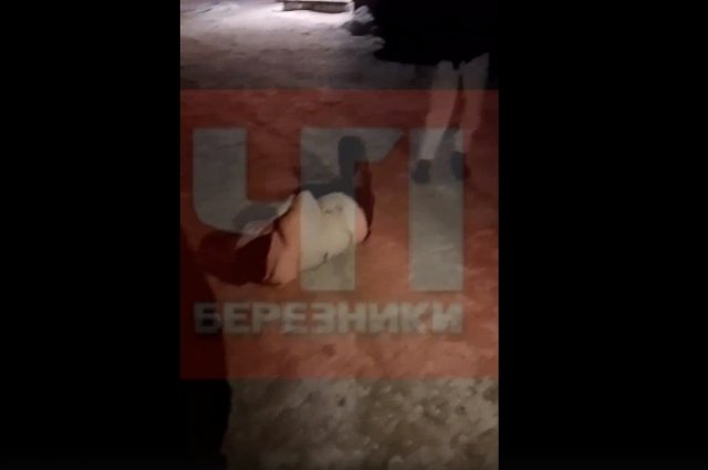Видео с избиением школьницы опубликовали в соцсетях