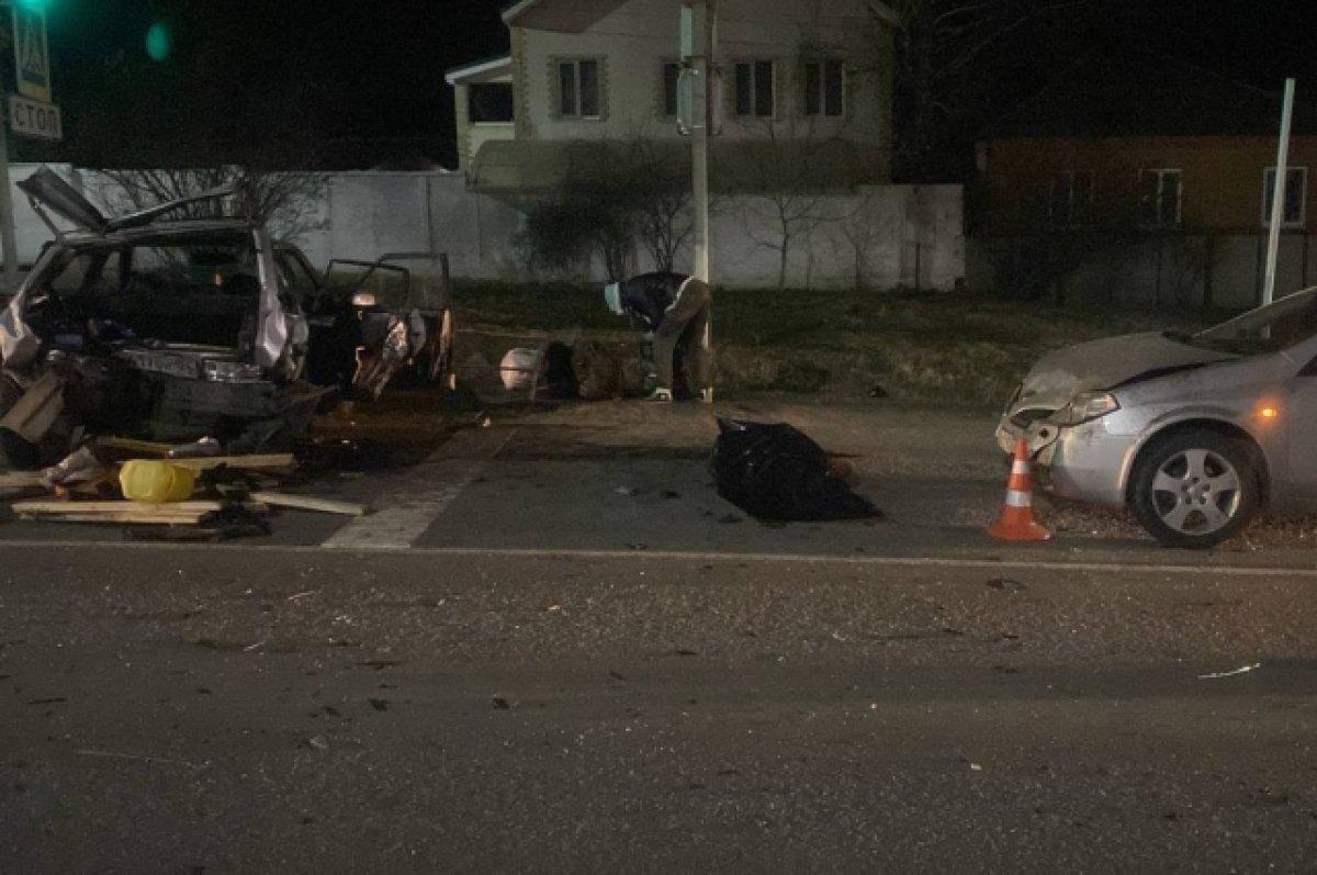 На Дону в тройном ДТП на ночной трассе погиб пассажир «ВАЗа»