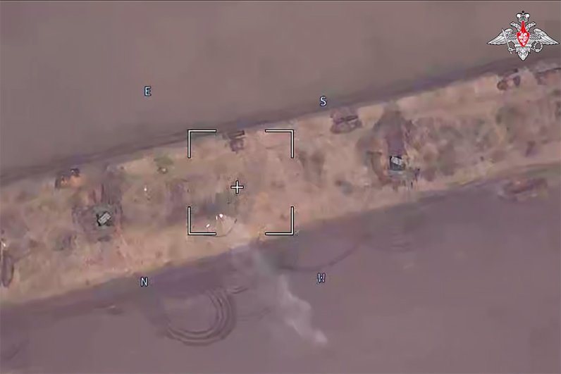 Уничтоженная артиллерийская установка противника, станции РЛС так же были уничтожены.