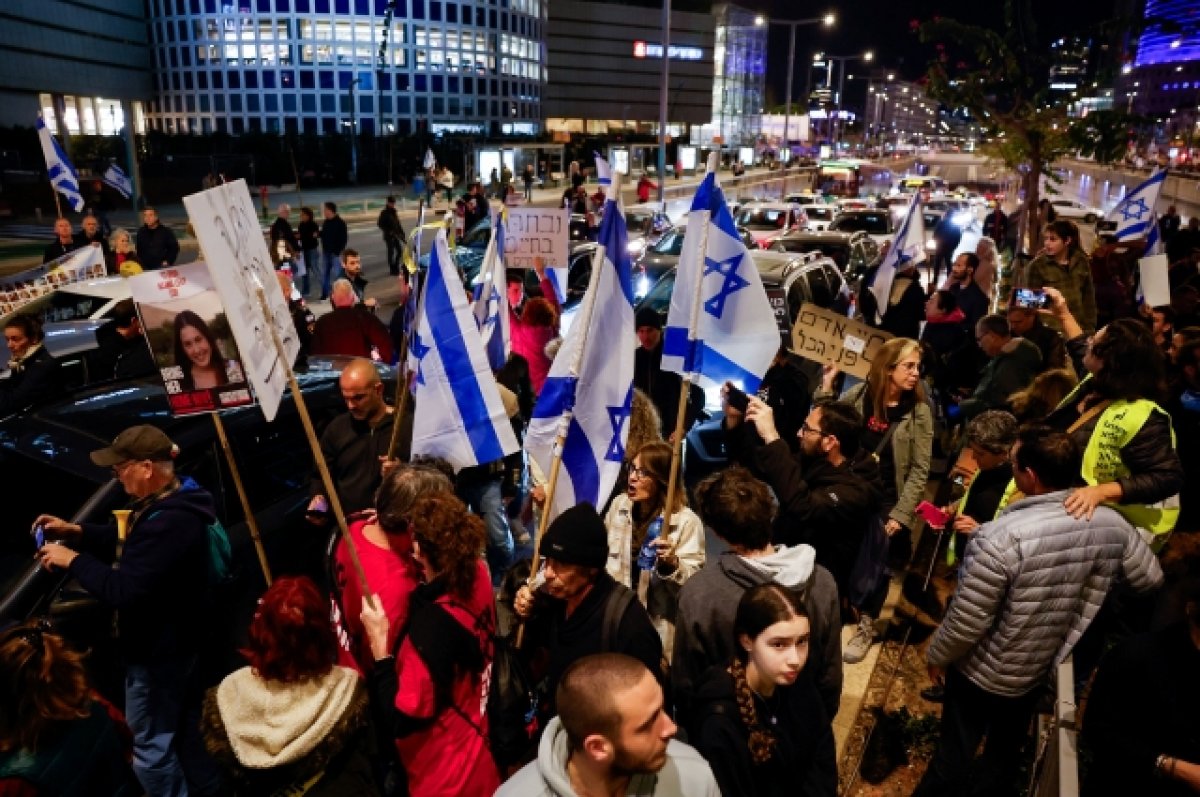 В Тель-Авиве начался антиправительственный митинг