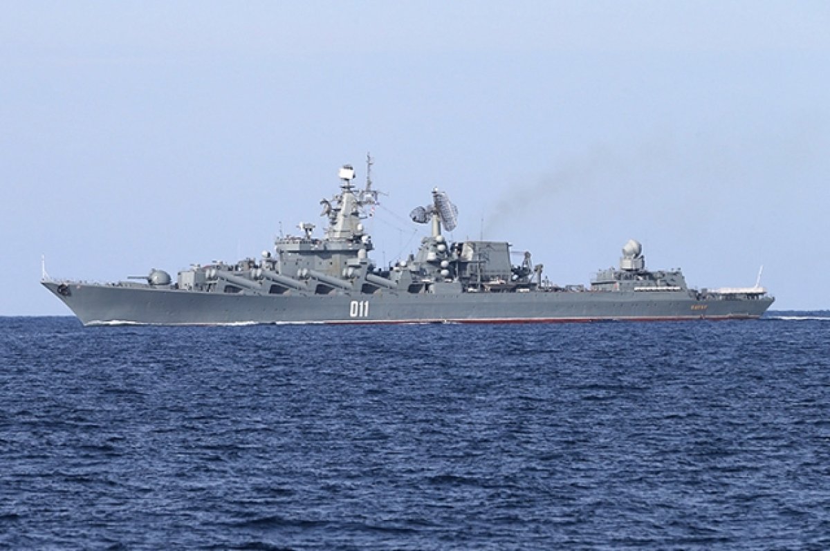 Крейсер ТОФ «Варяг» отразил авианалет «противника» в Аравийском море