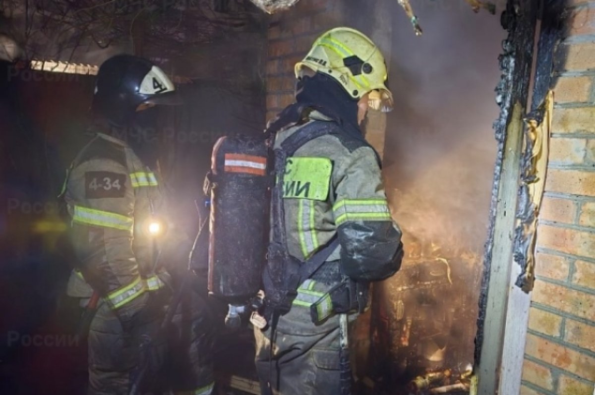 В Ростове при пожаре в частном доме Нахичевани погибли два человека | АиФ  Ростов-на-Дону