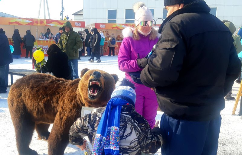 На Масленице даже был свой медведь.