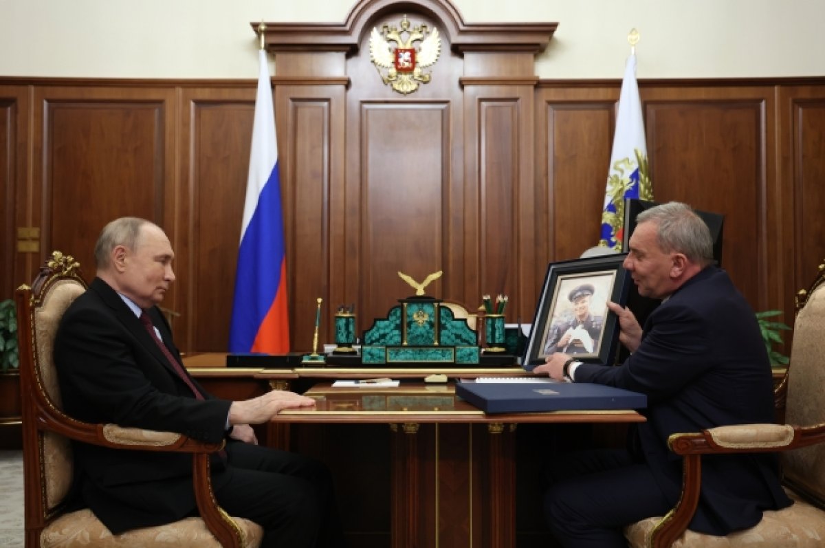 Песков не знает, куда Путин поставил подаренный ему портрет Гагарина