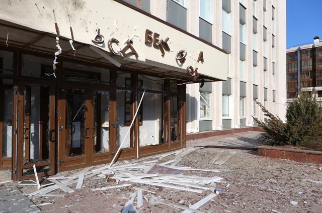 Здание мэрии Белгорода, поврежденное в результате атаки украинского беспилотника. 