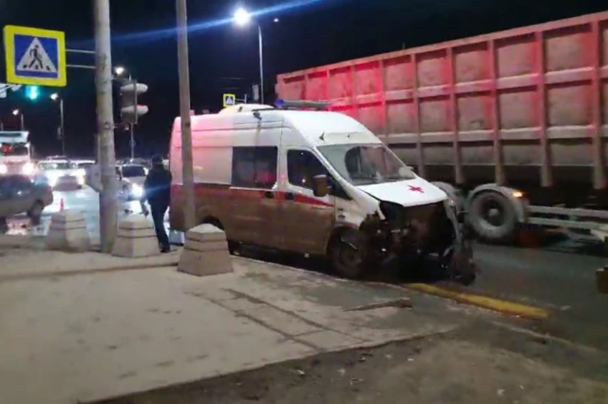 Два медика пострадали в ДТП со скорой помощью в Нижнем Новгороде | АиФ Нижний  Новгород