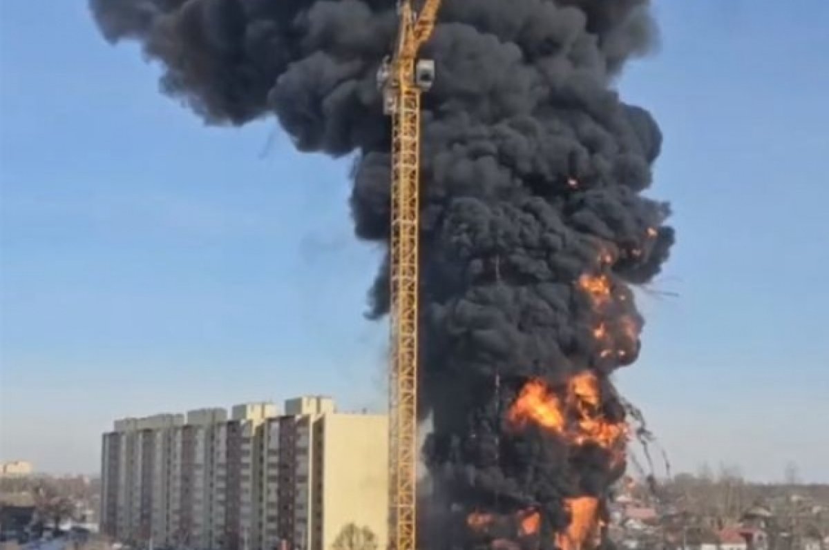 Появилось видео с места крупного пожара в доме на Бурашевском шоссе в Твери  | АиФ Тверь