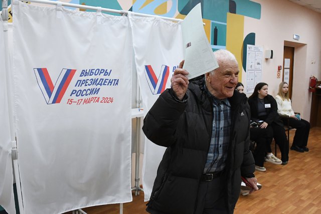 Начало голосования на выборах президента России