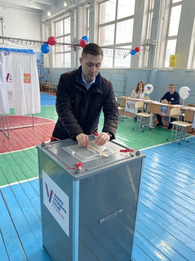 Депутат Заксобрания Красноярского края Евгений Петренко голосовал в Лесосибирске. 