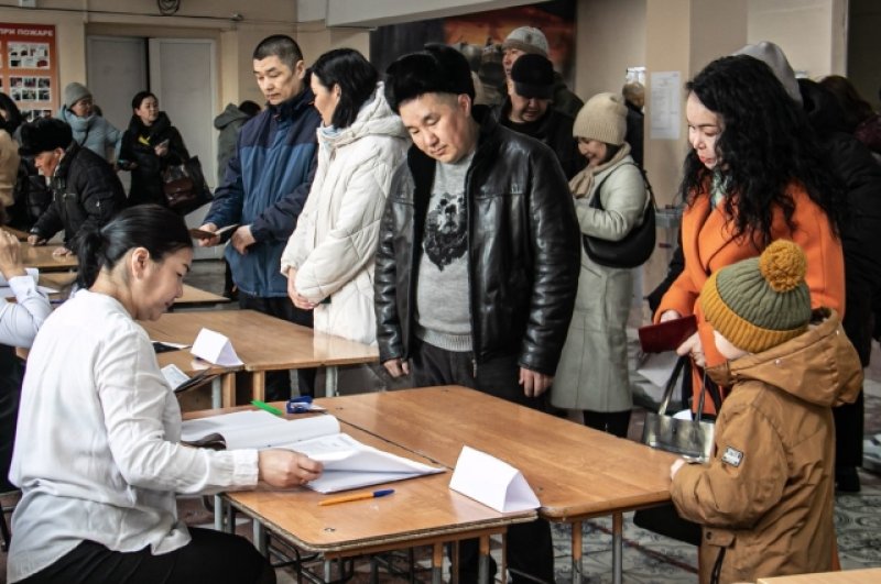 Утром 15 марта на избирательных участках были очереди.