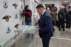  В первый день голосования отдал сделал выбор глава Новокузнецка Сергей Кузнецов. 