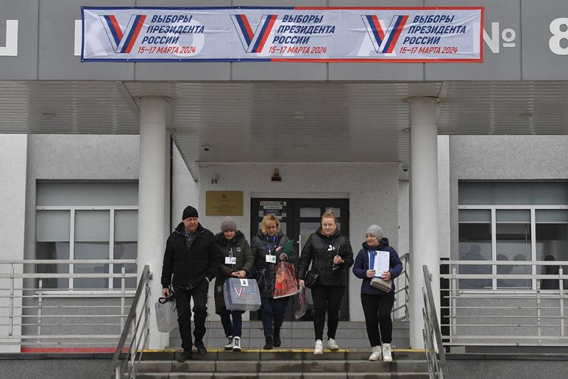 Выездное голосование на выборах президента России в Мелитополе Запорожской области.
