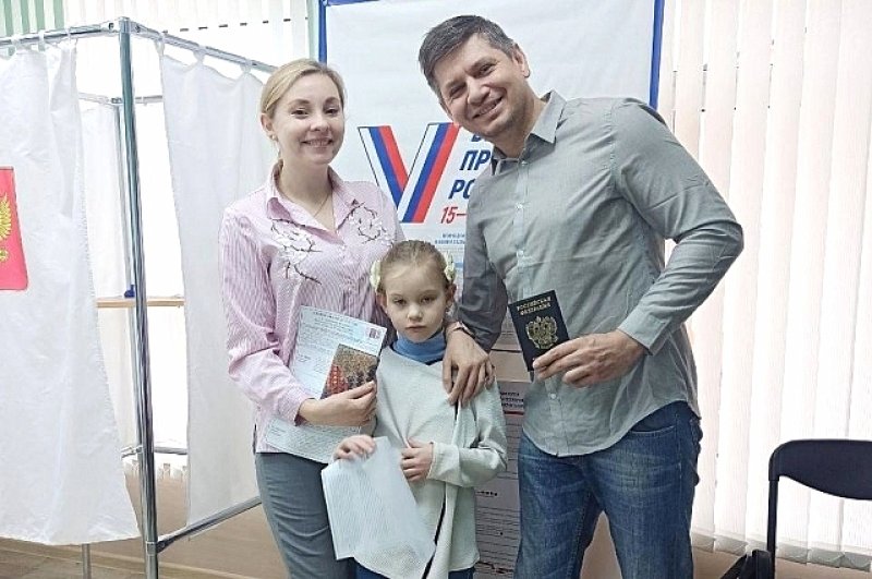 Татьяна Турко пришла голосовать с семьей, она участница акции 