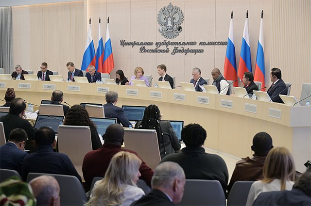Председатель Центральной избирательной комиссии РФ Элла Памфилова проводит заседание ЦИК РФ с участием международных наблюдателей.