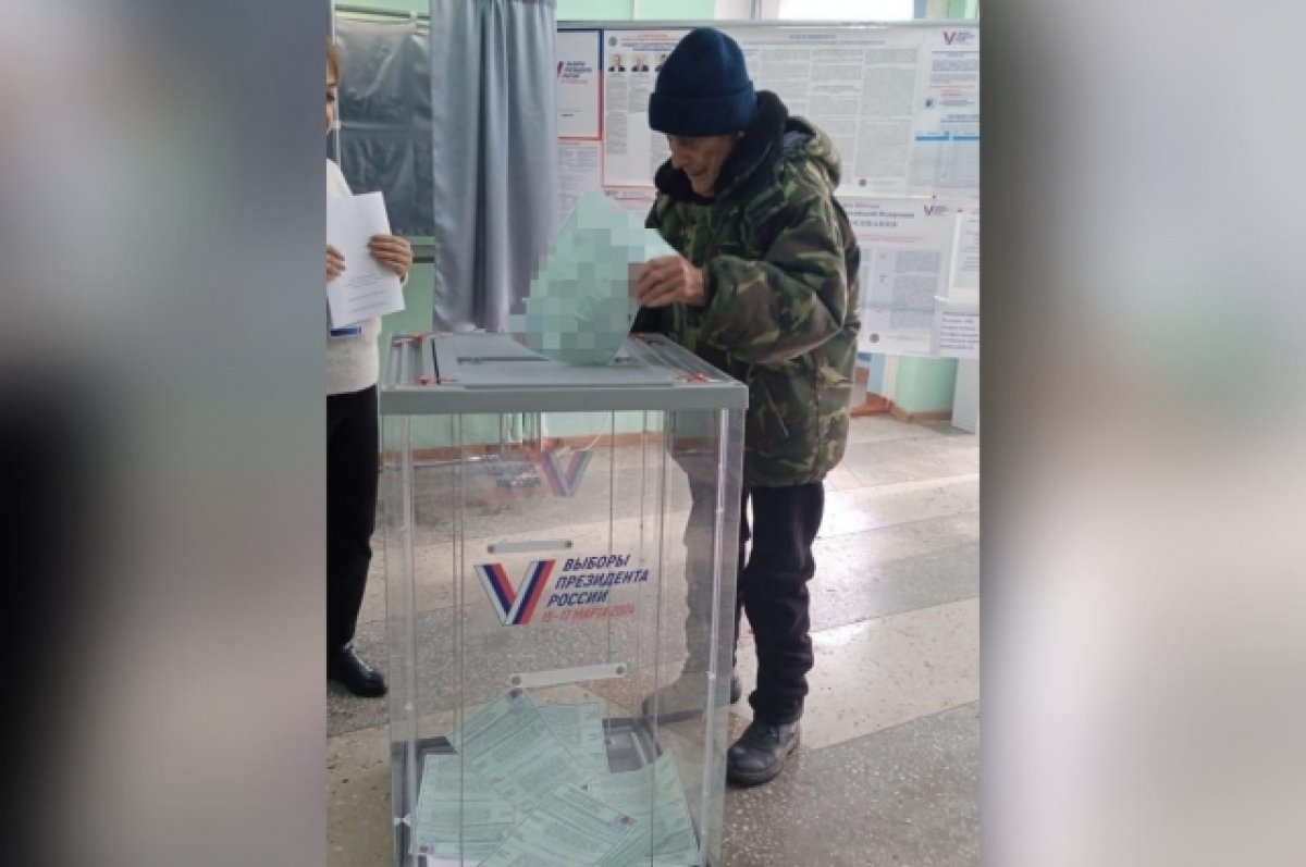 На Алтае 100-летний ветеран сам пришел голосовать на избирательный участок