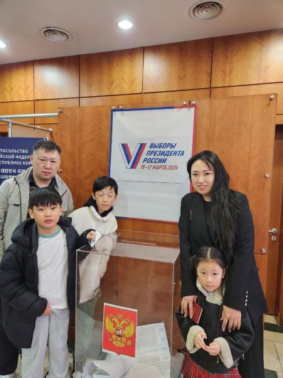 Избирательный участок в посольстве России в Корее.