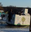 В разгар гуляний можно было прокатиться на русской печи, как сказочный герой - Емеля.