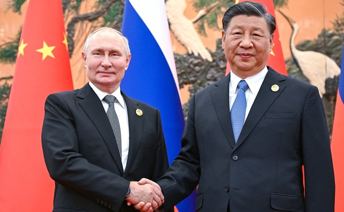 Си Цзиньпин поздравил Путина с переизбранием на пост президента РФ