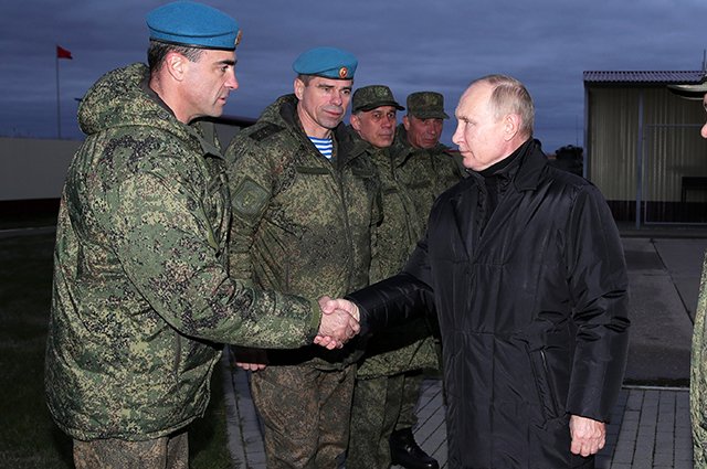 Владимир Путин во время посещения военного полигона Западного военного округа, 2022 г.