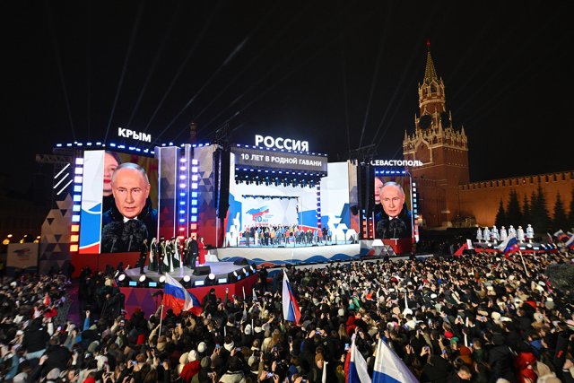 Владимир Путин на концерте в честь 10-летия воссоединения Крыма с Россией