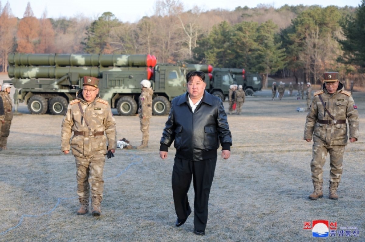 Ким Чен Ын возглавил учебные стрельбы с использованием сверхкрупных РСЗО
