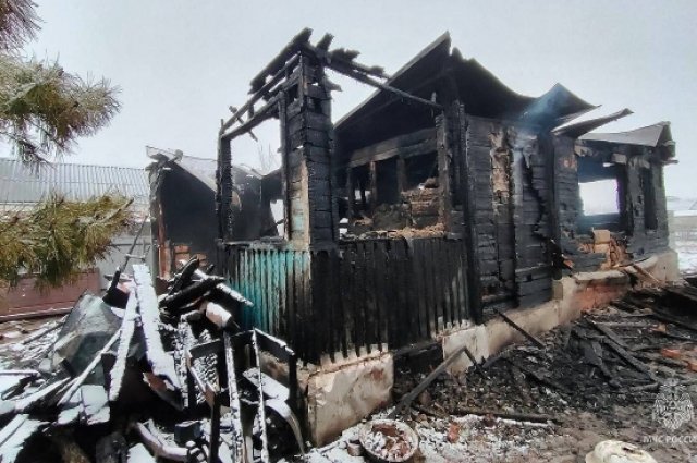 В этом доме заживо сгорели две девочки.