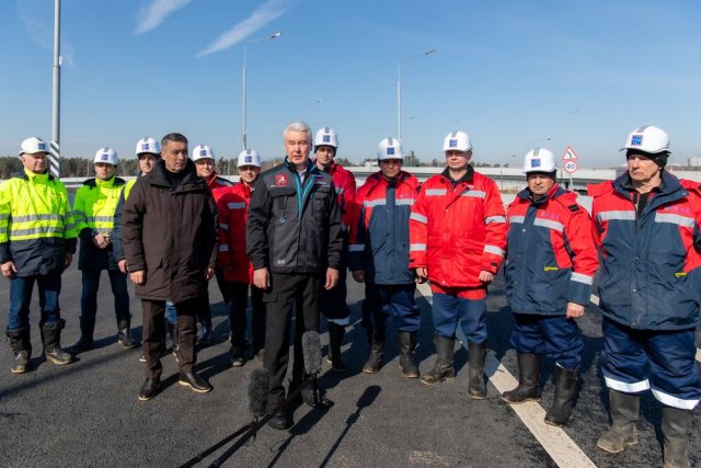 Сергей Собянин открыл реконструированную развязку на пересечении МКАД с улицей Верхние Поля.