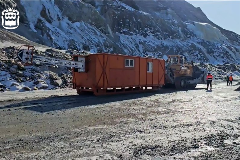Буровой установке повышенной мощности предстоит пройти 263 метра, чтобы пробить свод аварийного участка рудника «Пионер» в Приамурье.