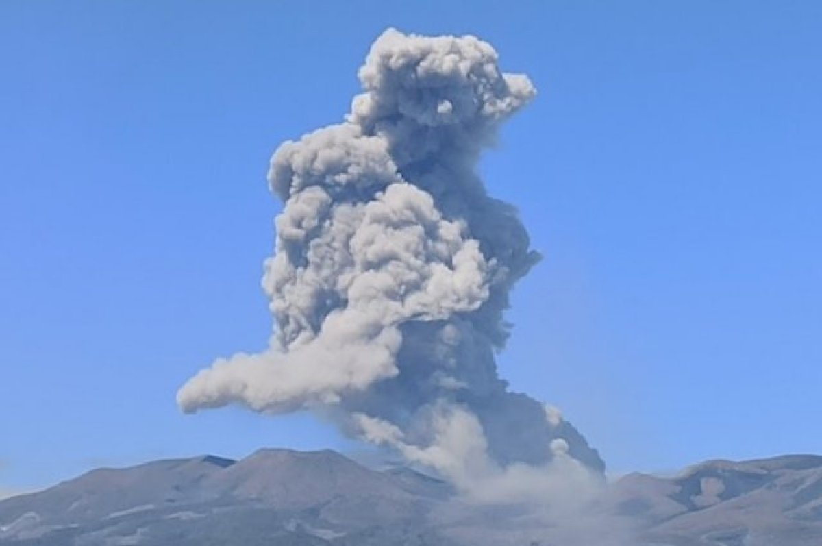 На курильском вулкане Эбеко произошел пепловый выброс