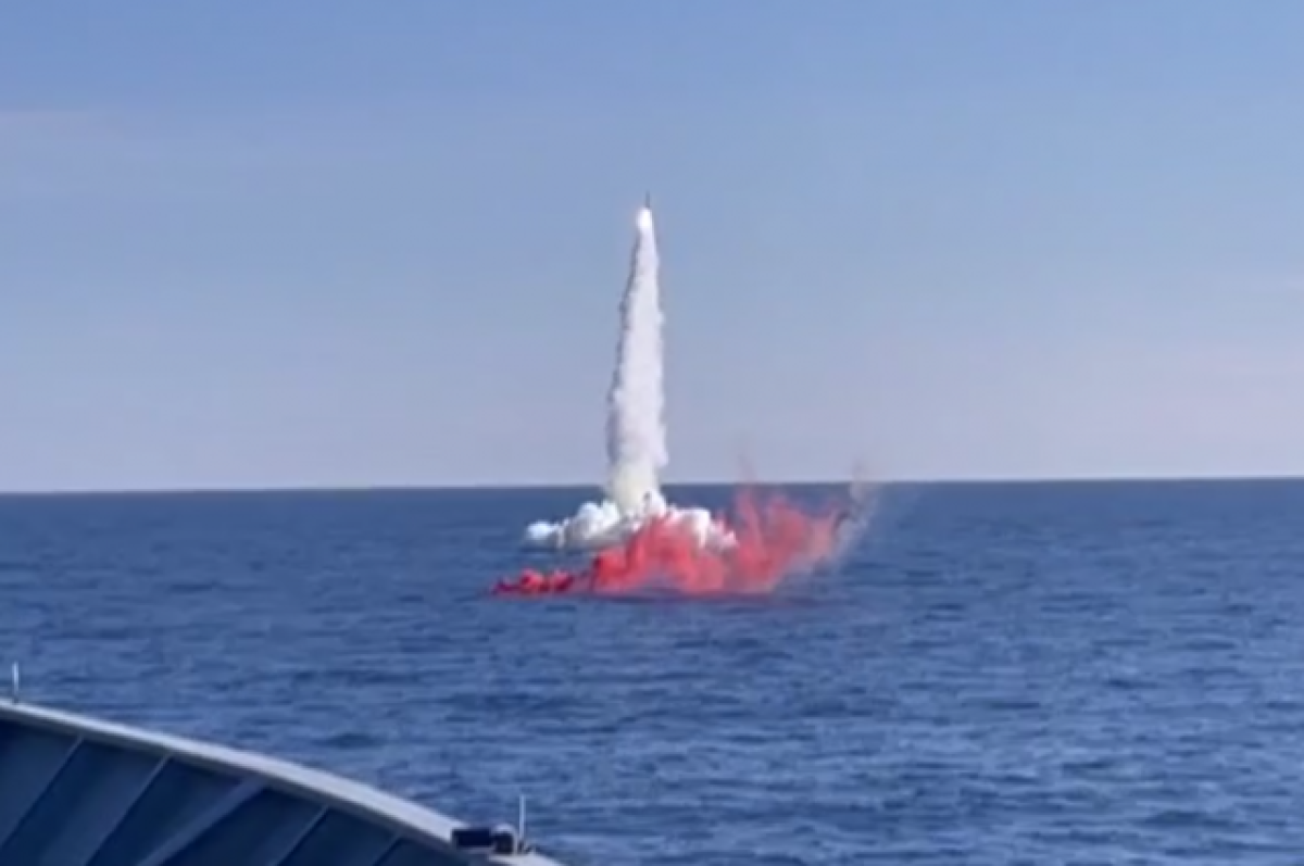 Подлодка «Волхов» запустила крылатую ракету «Калибр» по береговой цели