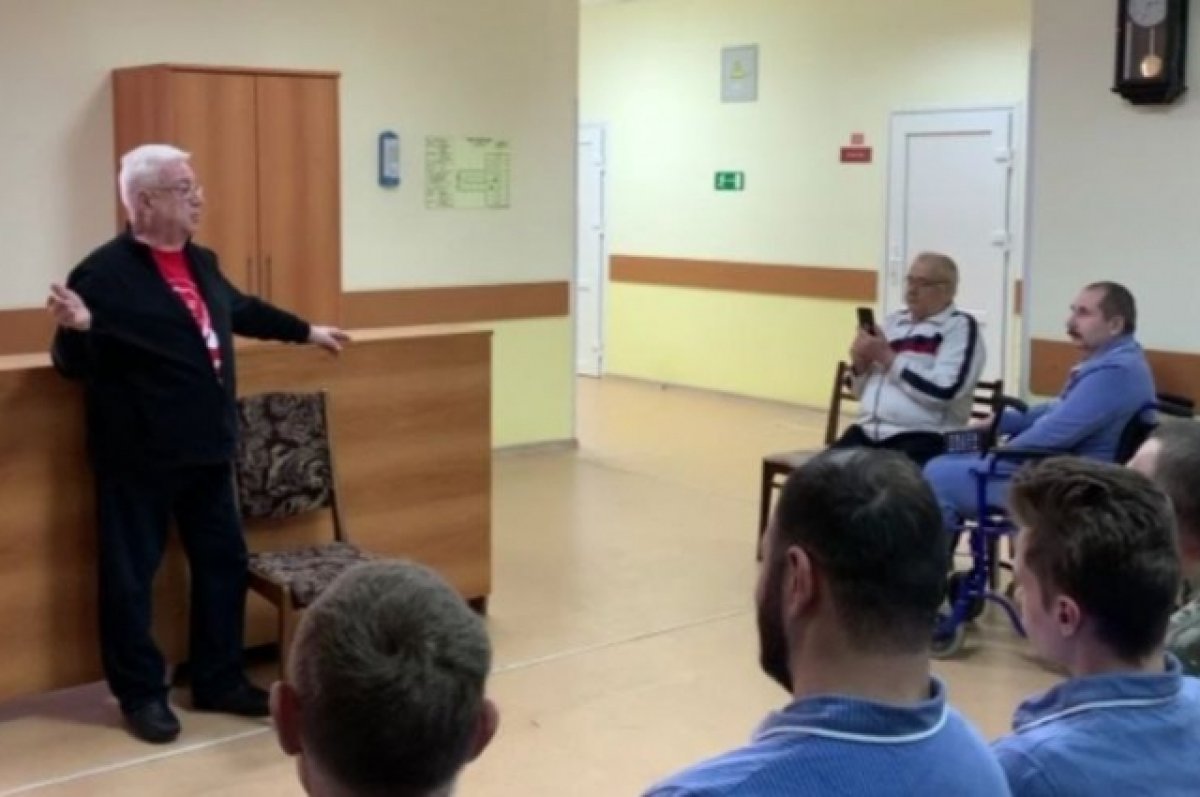 Винокур выступил перед участниками СВО в Самарском военном госпитале
