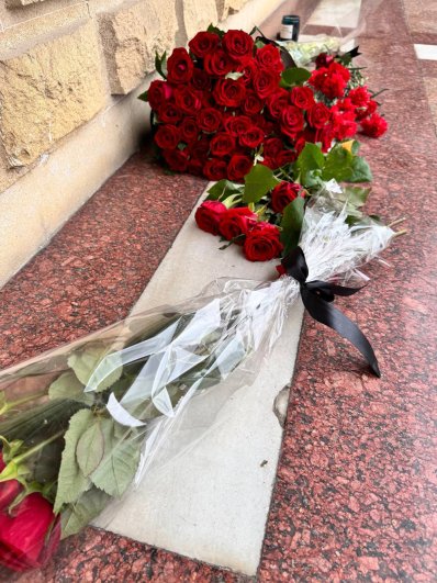Акция в памяти о жертвах теракта в подмосковном «Крокус Сити Холле» в Азербайджане.