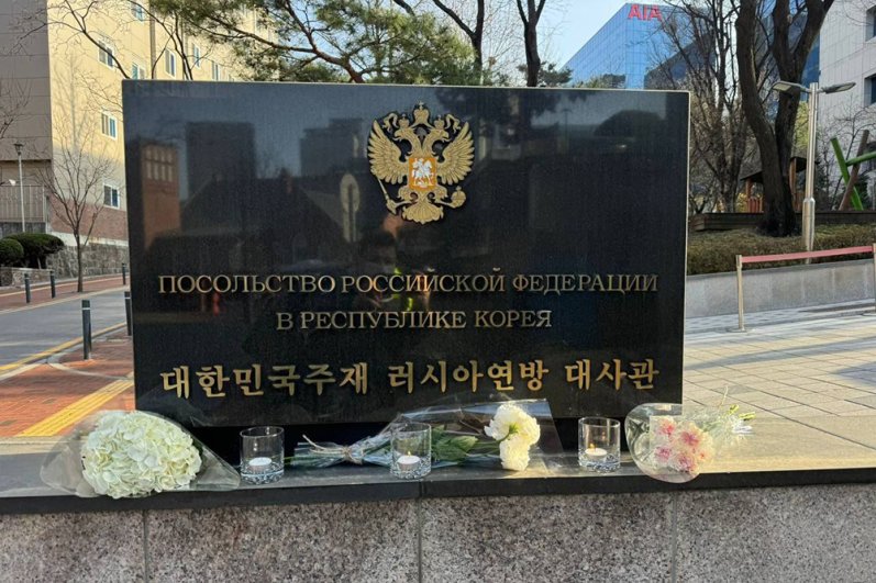 Акция в памяти о жертвах теракта в подмосковном «Крокус Сити Холле» в Корее.