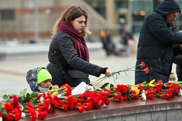 Калининградцы скорбят о жертвах трагедии.