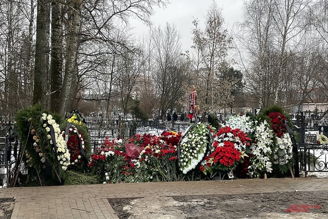 святогорского монастыря псковской губернии могила пушкина. намогильные памятники кладбище москва. где могильный. могильный хоккеист. новодевичье кладбище булгаков могила.