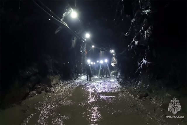 Спасательные работы и бурение разведочных скважин на руднике в Приамурье