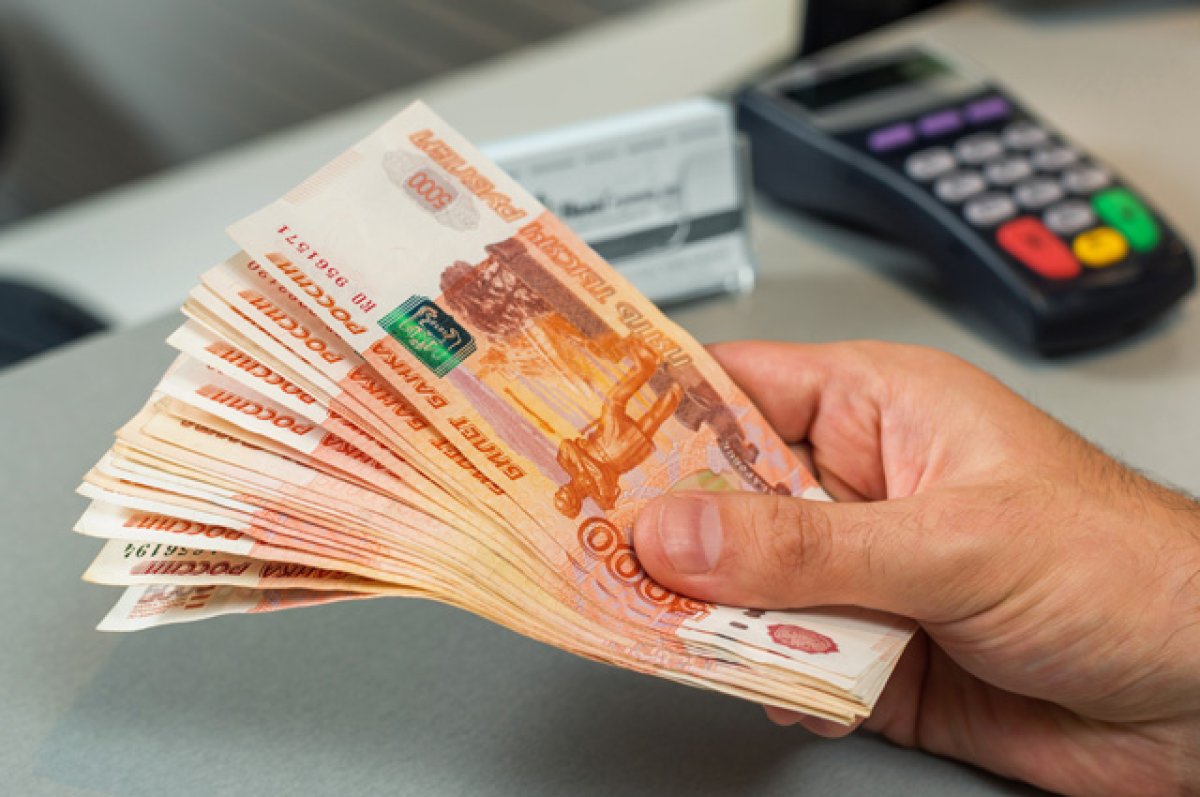 Вынужденная мера. Экономист Сафонов объяснил рост зарплат в России на 14%
