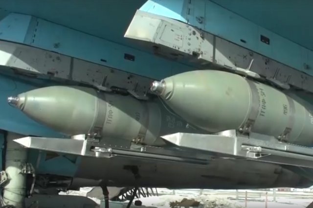 Авиационные бомбы ФАБ-500 с универсальным модулем планирования и коррекции (УМПК).