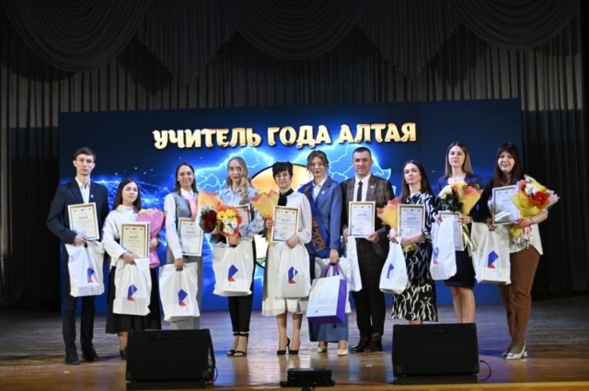 «Ростелеком» наградил педагогов на конкурсе «Учитель года Алтая — 2024»