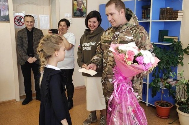 Встреча с бойцом СВО в красноярской школе.