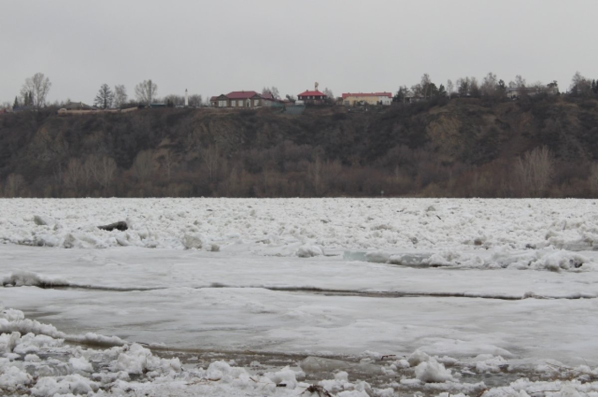 На Алтае действует штормовое предупреждение из-за подъема уровня воды