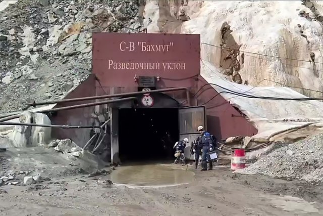 Десятый день поиска горняков на обвалившемся руднике «Пионер»