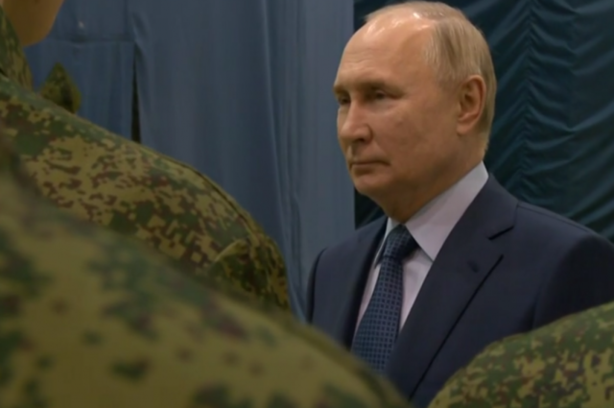 Путин поздравил бригаду управления ВС РФ с присвоением почетного звания
