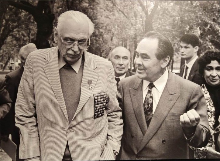 Минтимер Шаймиев и Сергей Михалков на съезде писателей Татарстана. Казань, 1 июня 1994 года. 