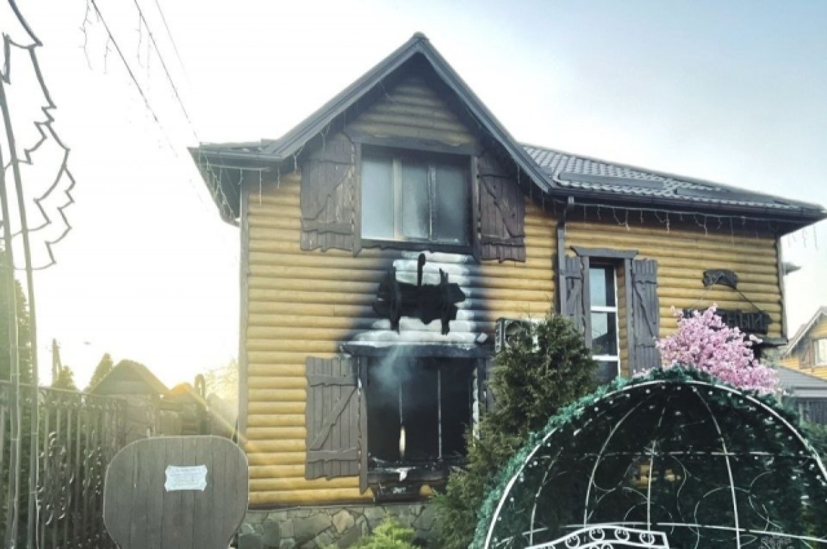 Сотрудники МЧС ликвидировали пожар в гостиничном комплексе в Брянске