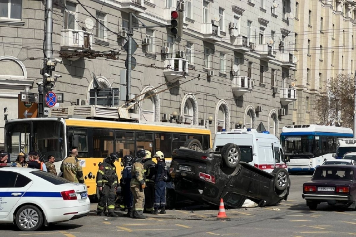 Аварию с тремя машинами в центре Ростова мог устроить 74-летний водитель